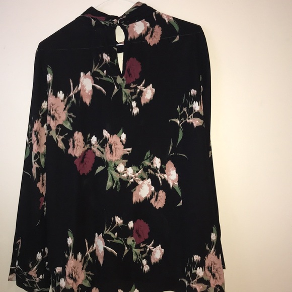 Vince Camuto Front wrap blouse - Picture 7 of 7
